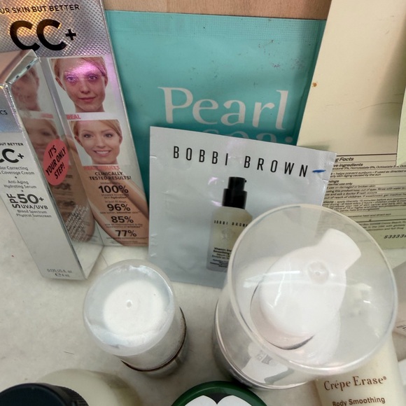 Elegant Ulta Purple Velvet Makeup Bag with 21 New Products - Picture 16 of 16